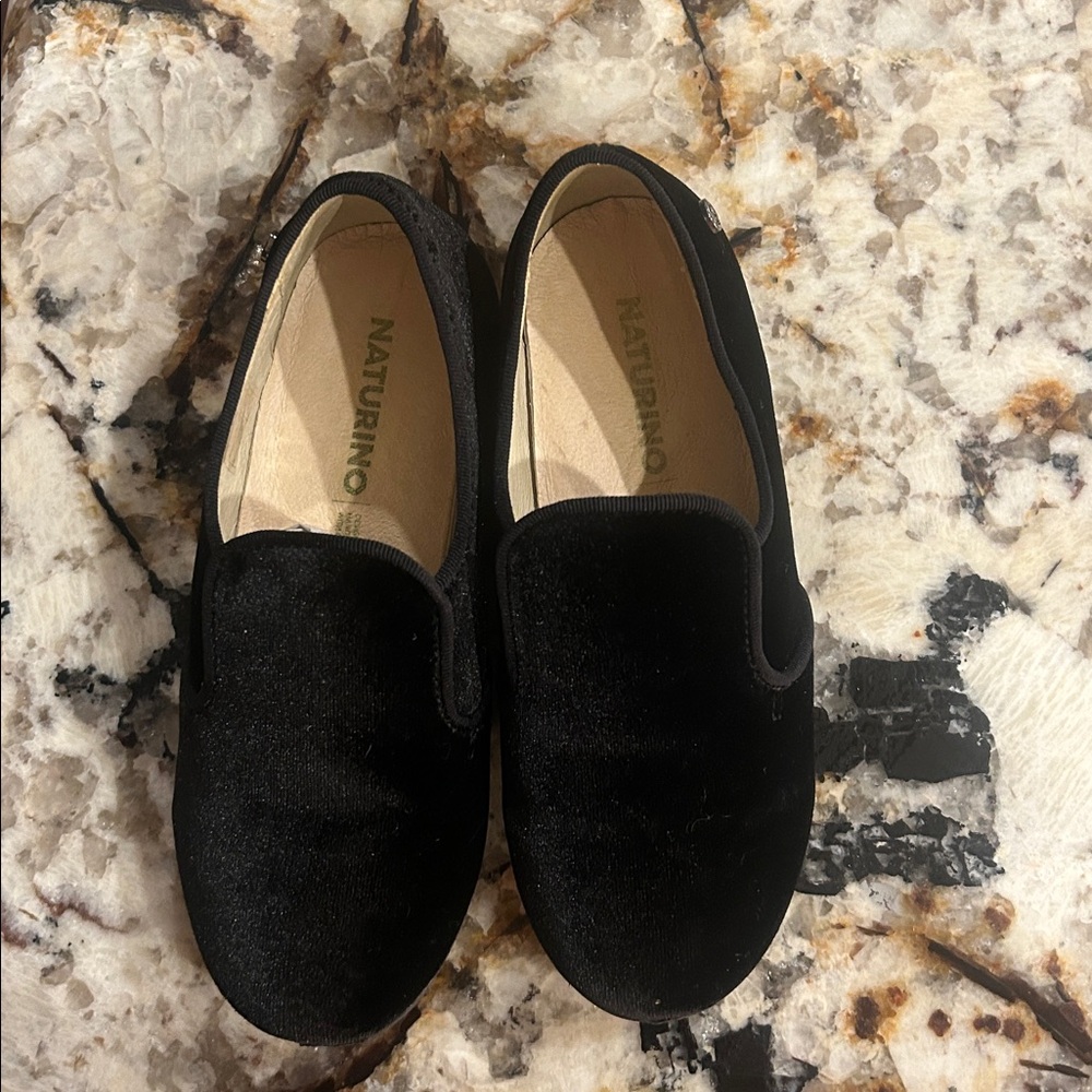 Naturino Kids Black Velvet Slip On Alghero, size 28 kids us 11 worn once